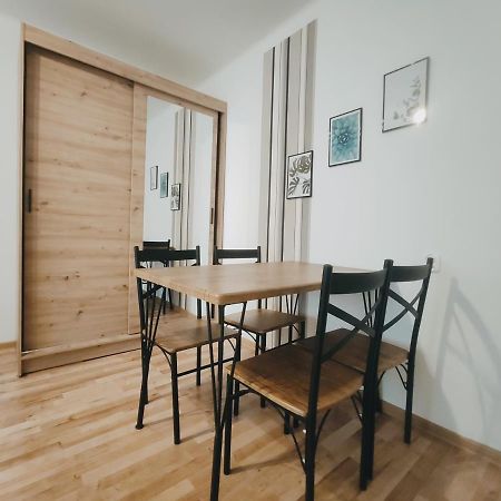 Pielegniarek 5 By Homeprime Kraków Eksteriør billede